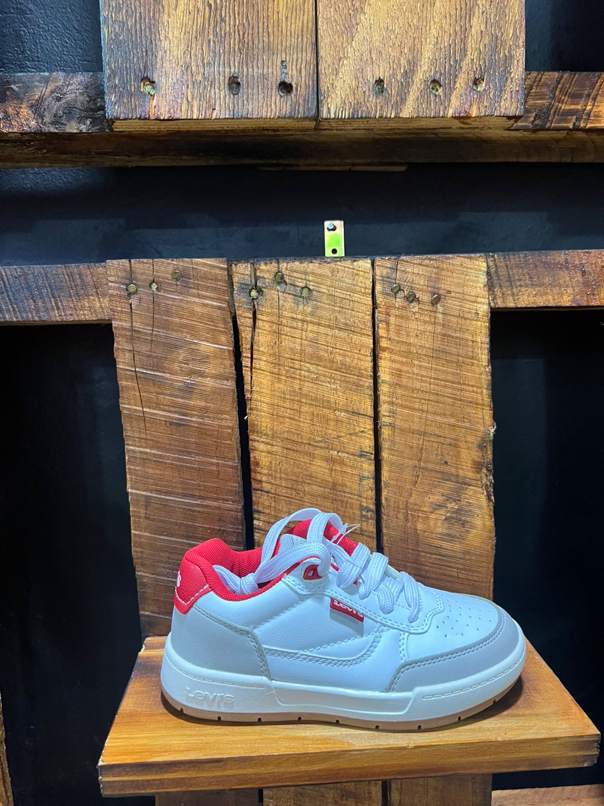TENIS LEVIS TALLA 12M