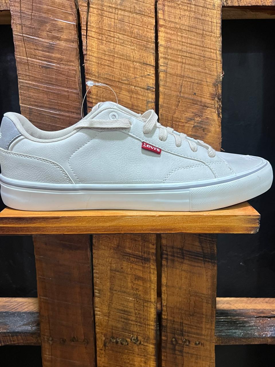 TENIS LEVIS TALLA 42.5