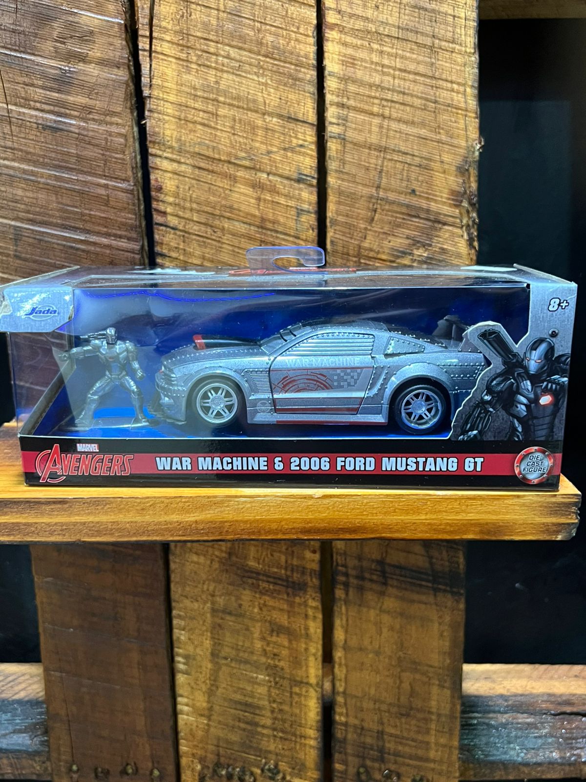 CARRO JADA AVENGERS WAR MACHINE 6 2006 FORD MUSTANG GT