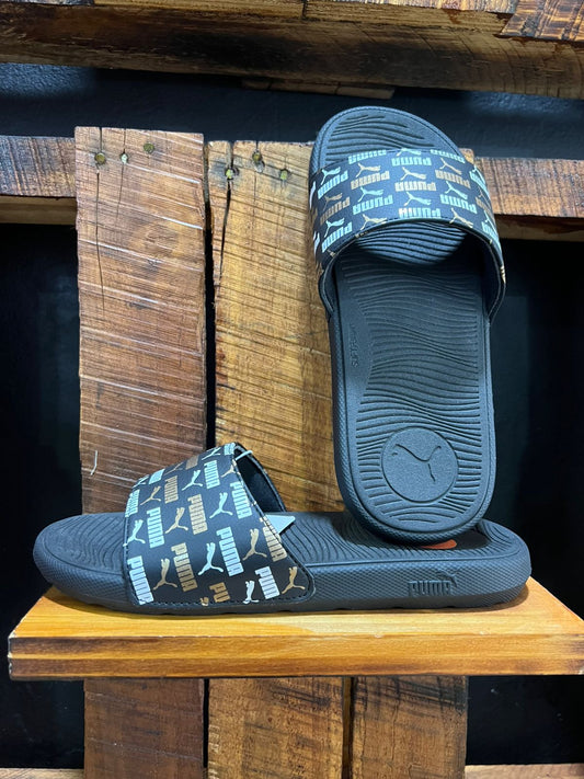 SANDALIAS PUMA TALLA 7NEGRAS CON LOGOS BLANCOS Y DORADOS